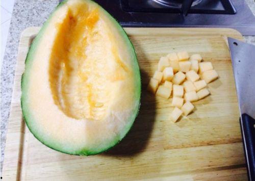 哈密瓜炒着吃的视频,哈密瓜炒制新体验