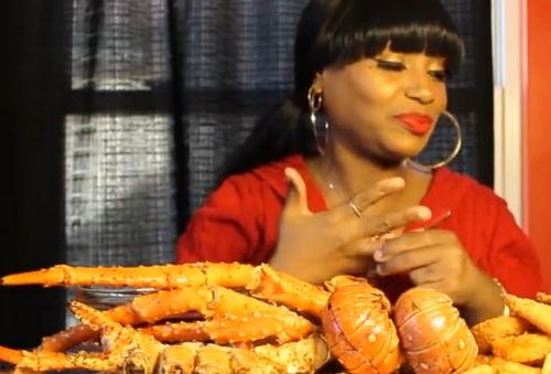 齐齐哈尔大姐吃瓜视频,这瓜太香了！